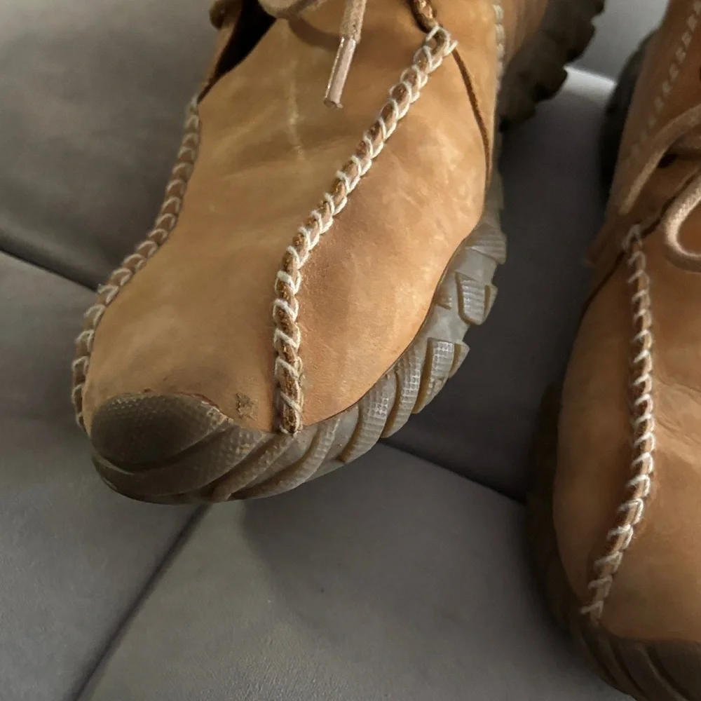 Teva suede chukka Boots Men’s size 8